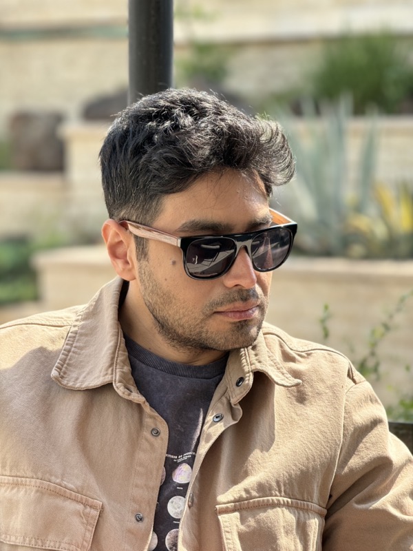 فرزاد شکوهی